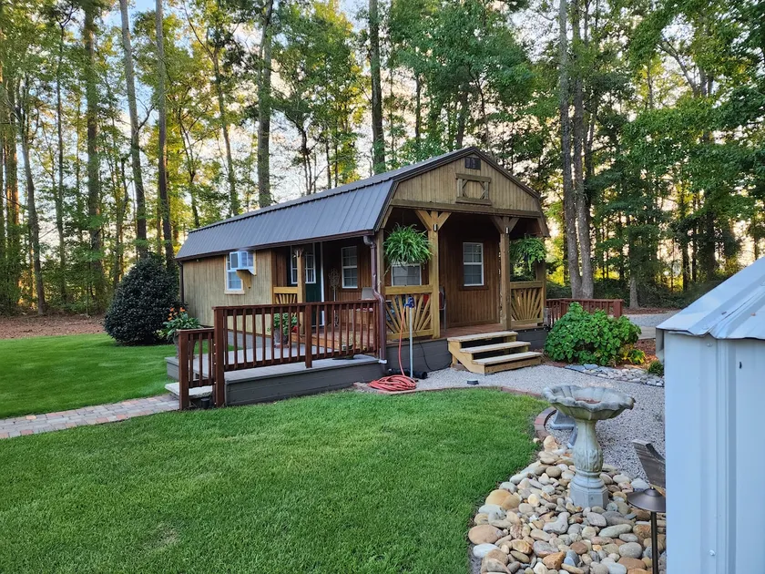 Country Lane Cabin - Image 1