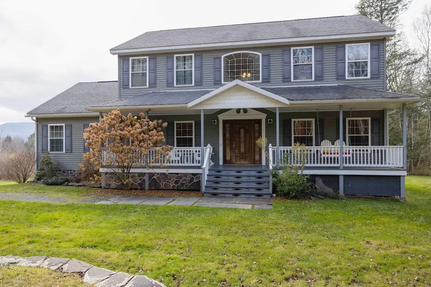 Beautiful 5 BR w/Mountaintop Views-5 Min to Hunter - Image 1
