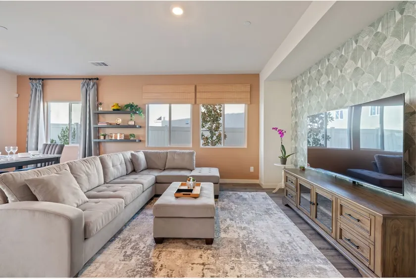 Warm and Pleasant Model Home in Elk Grove - Image 1