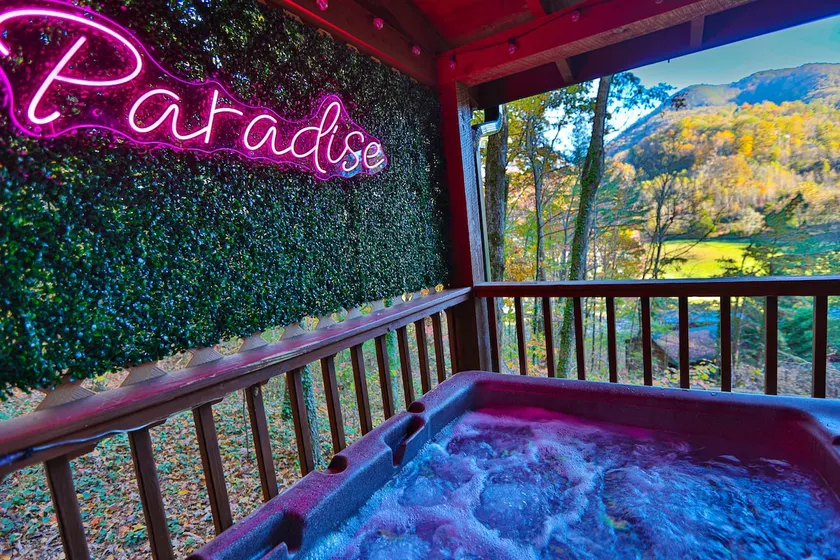 BEST Couples Cabin•VIEWS•Hot Tub•Winter Specials! - Image 1