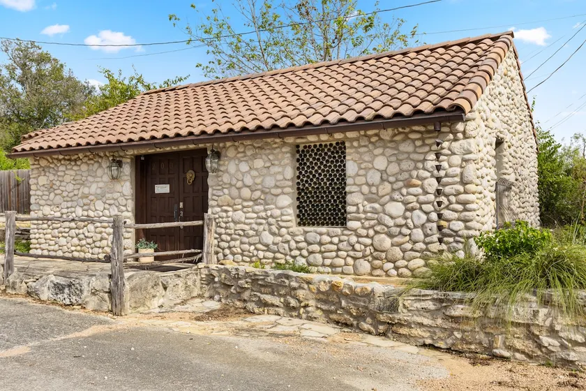 Cibolo Bungalow - Cute Roadside Boutique Cottage! - Image 1