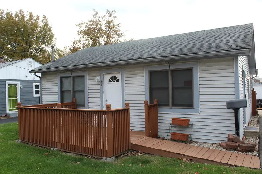 Cozy 2 BR Bungalow! - Image 1