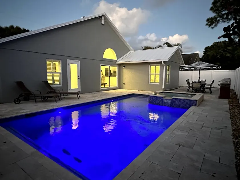 Abacoa/Alton area Heated Pool/Spa Luxury 4Bed Home - Image 1