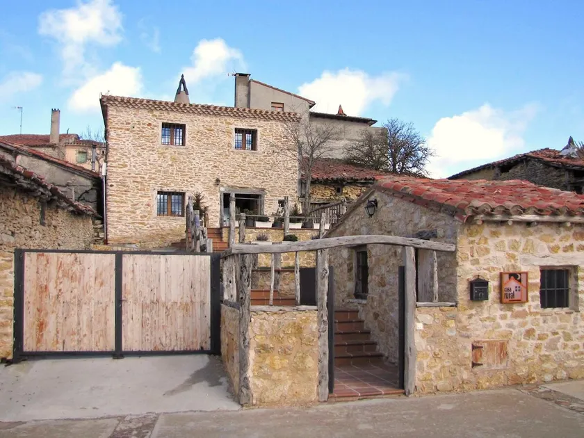Charming stone house with garden - Image 1