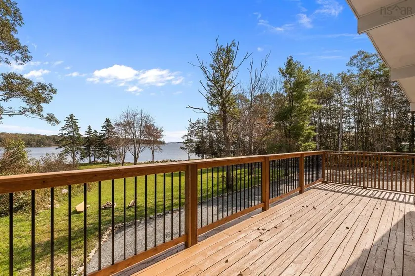Charming Oceanfront Cottage in Port Mouton - Image 1