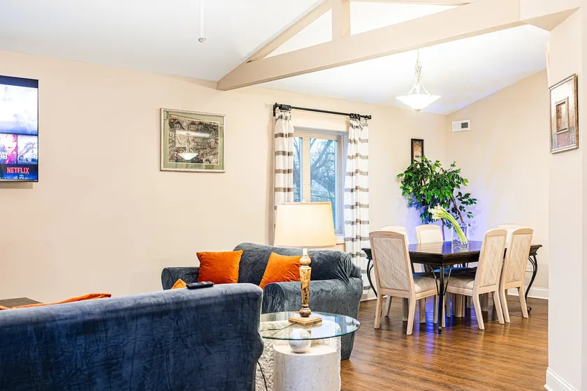 Spacious and Cozy Oasis Close to Fun - Image 1