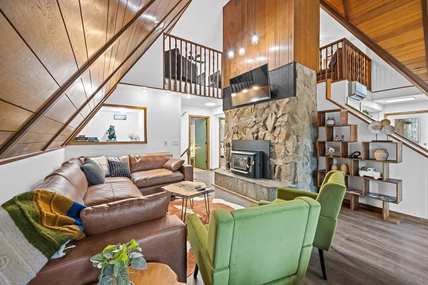 Private cabin w/hot tub, fire pit & game room - Image 1