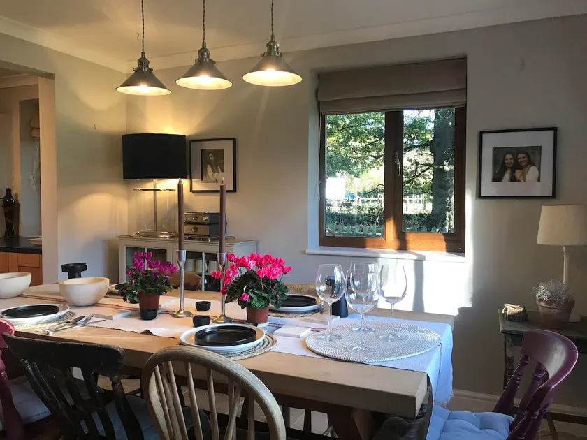 Oak Crest, 2 bedrooms, log fire, scenic views near Chapel Down - Image 1