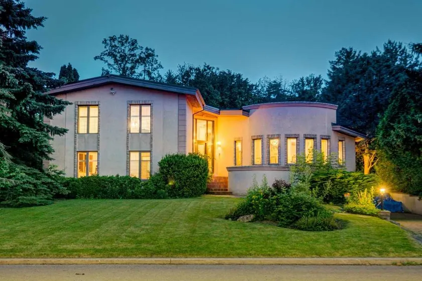 Joyful Mansion with Charm Indoor - Image 1