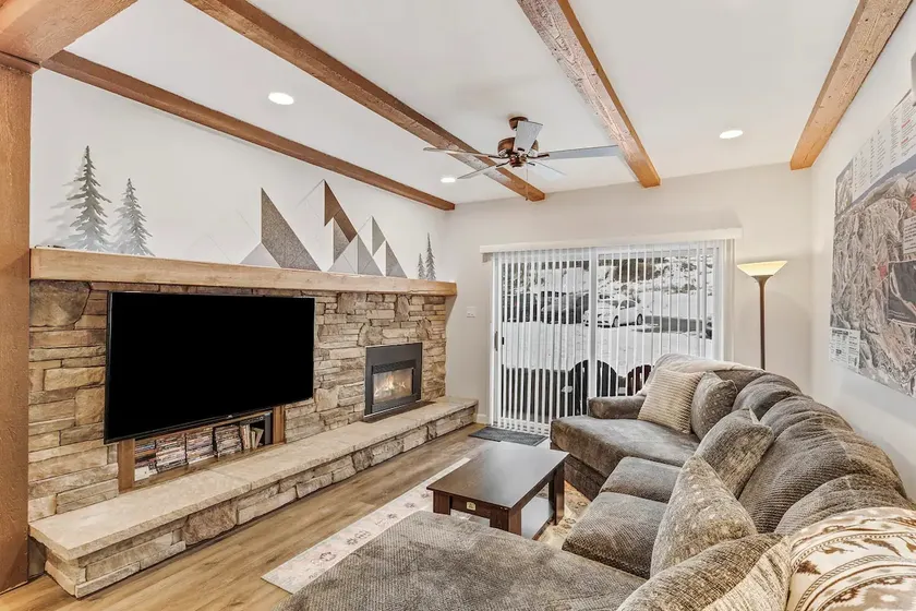 Hillside Haven - King bed/Heated Pool/Mtn Views - Image 1
