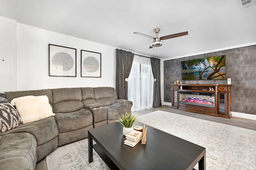 3 BDR Townhouse! - Image 1