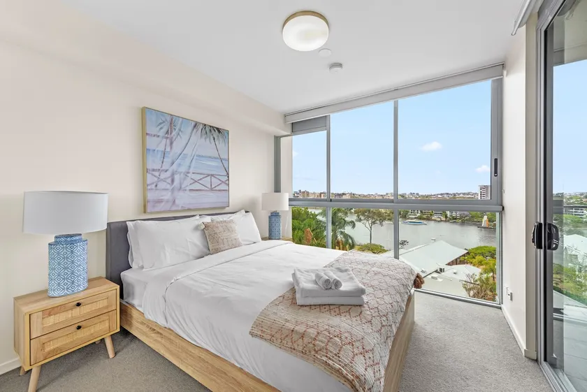 Riverside 2BR w/ Pool, Gym, Parking & River Views - Image 1