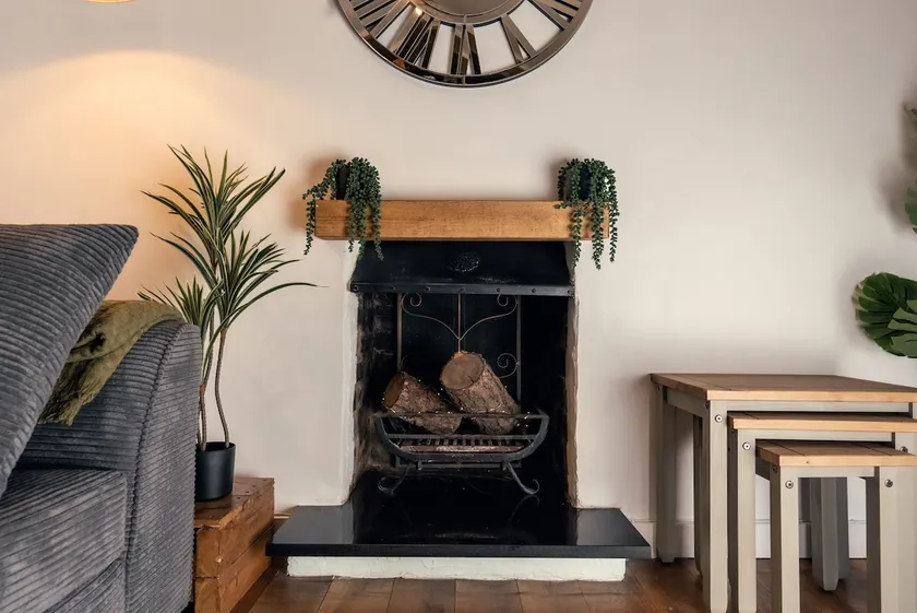 Cosy hillside cottage - Image 1