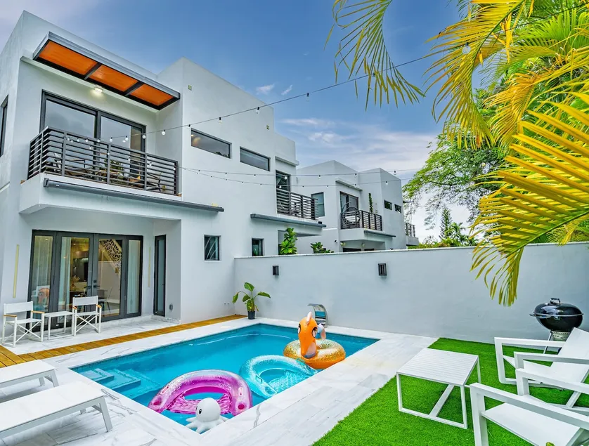 Luxe collection home in Miami. - Image 1