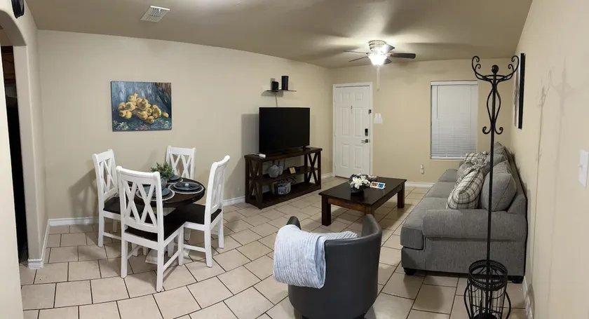 Apartment by Laredo Medical Center - Image 1