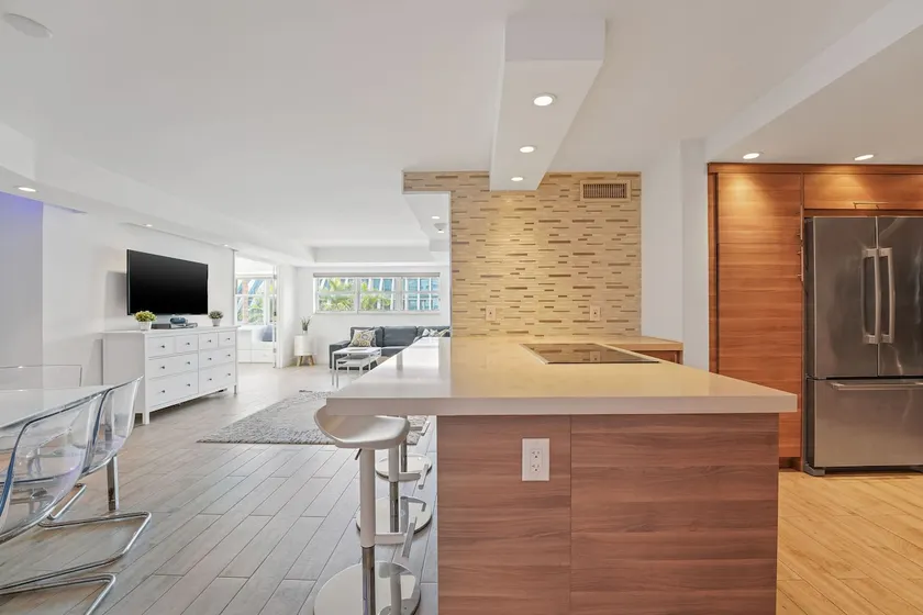 SOBE Elegant 2 Bedroom and Den w/Office - Image 1
