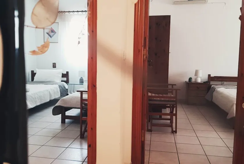 Spacious two bedroom flat with Free Parking - Image 1