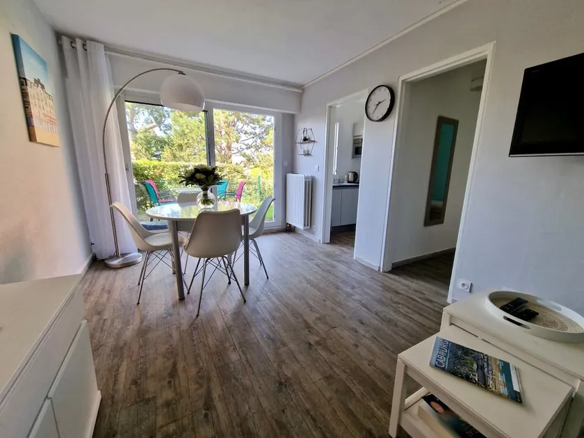 Ground floor near the beach - Image 1