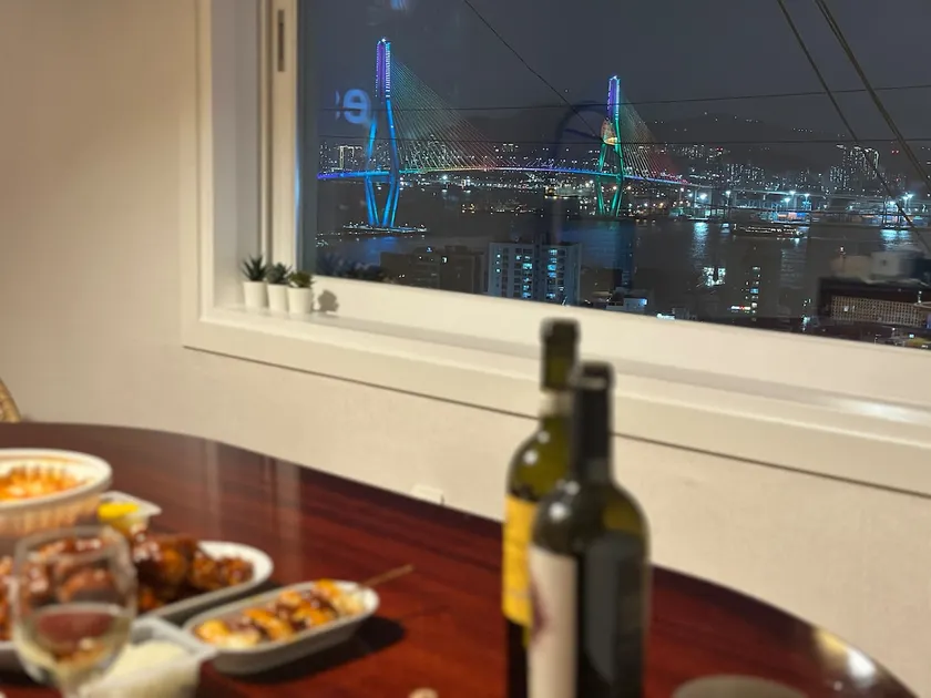 [Cheonghak Style] Busan Port View/Beam Projector/Parking Available/Queen Size Bedroom 2 - Image 1