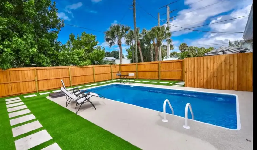 Tropical Gem Newly Renovated, Near Everything! - Image 1