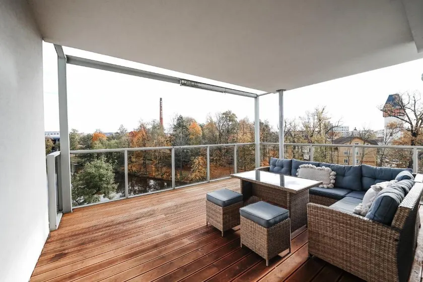 Riverside Apartment - Image 1