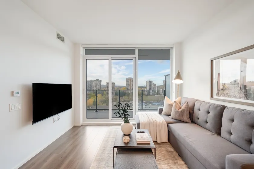 Modern Burnaby Apt | City Views | Spacious Sleep 4 - Image 1