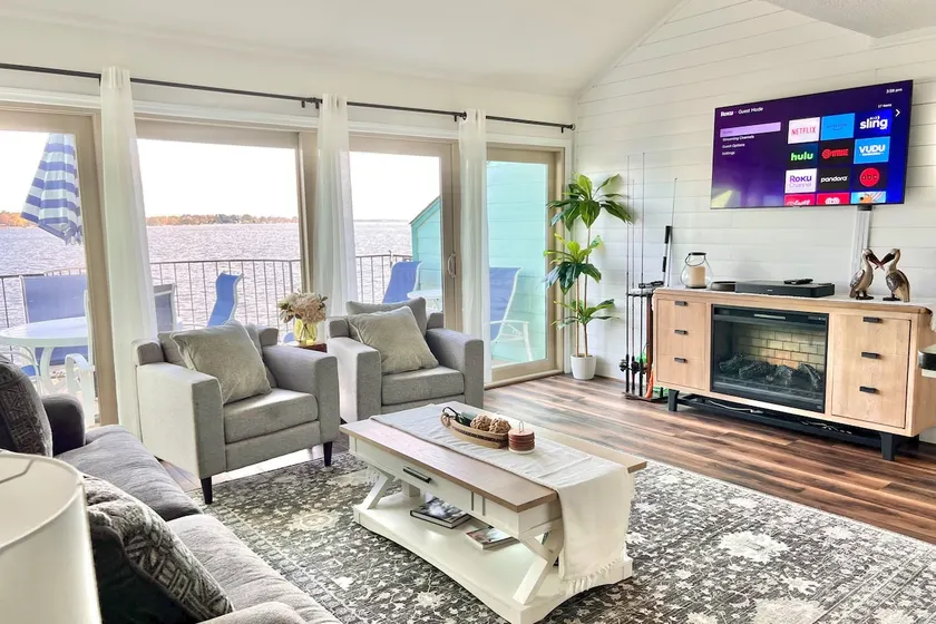 Cozy&Stylish lake condo:balcony fishing. - Image 1