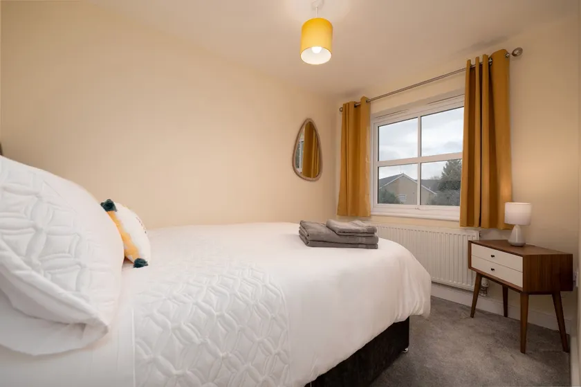 Stunning 3 bed house | Parking | Garden! - Image 1