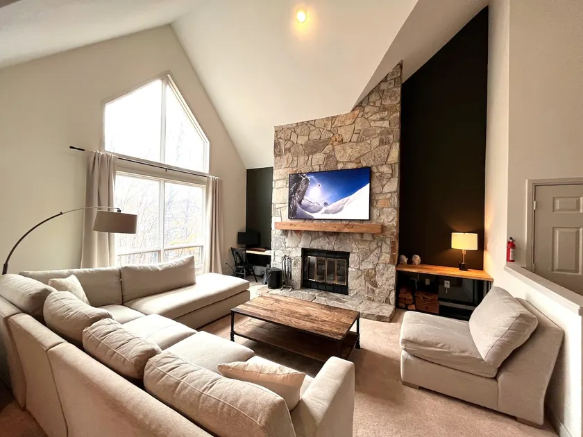 Seasons-walk to lifts, amenities clubhouse,hot tub - Image 1