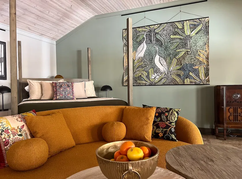 Spacious Clubhouse Suite Pool - Image 1