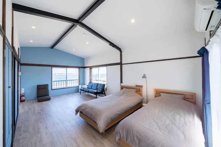 Choshi's Small Blue Inn ”Birkut” - Image 1