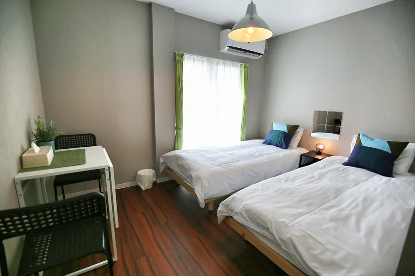 QU302 Airport Direct | Tokyo New Building 2 Bedroom Apartment 3B | Sleeps 4 | Direct to City Center | Bring Your Bag - Image 1
