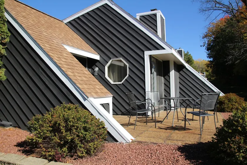 Dells Retreat-A Romantic Haven-Jacuzzi,Pool&HotTub - Image 1
