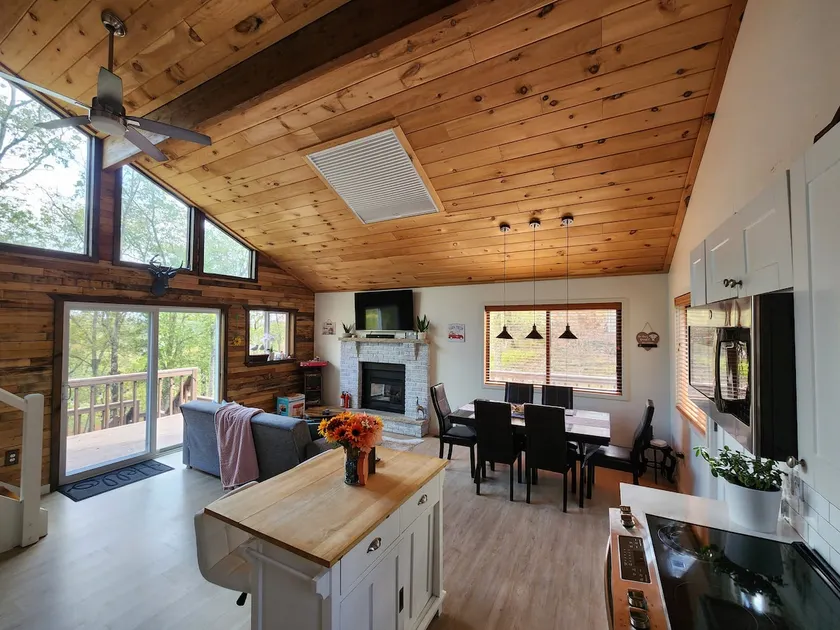 The Emerald Chalet at Masthope Mountain - Image 1