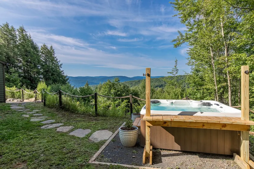 Mtn Top Cabin w/ Stunning Views, Skiing, Hot Tub - Image 1