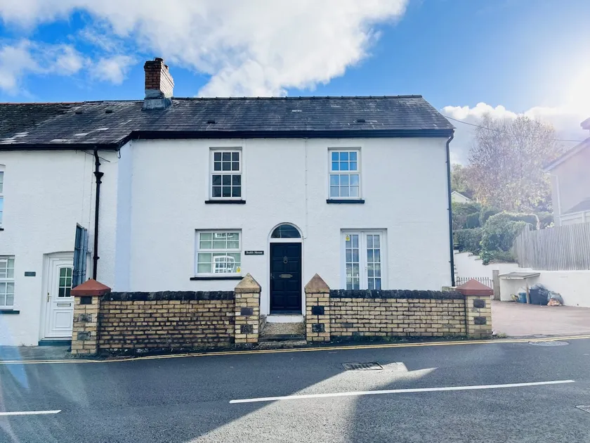 Charming Brecon Beacons Cottage with Parking - Image 1