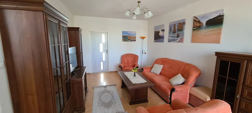 Spacious apartment with 3 bedrooms - Komárom, center - Image 1