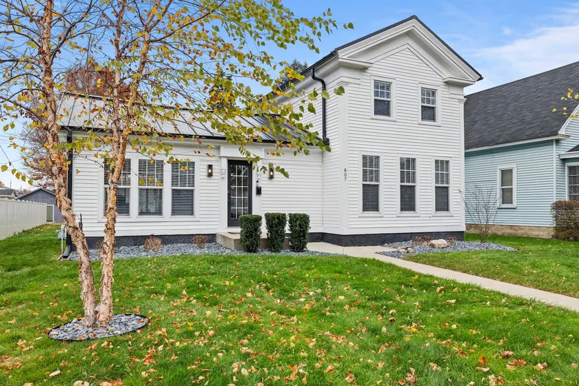 Modern Farmhouse Downtown Auburn - Image 1