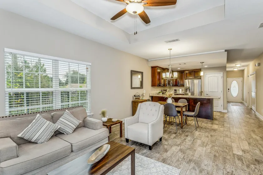 Lovely Townhome in Pensacola - Cozy & Modern Retreat - Image 1