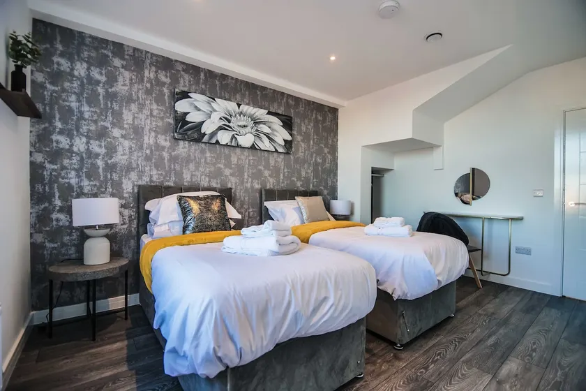 2 bed self-catering apt sleeps 6 (Apartment 4) - Image 1