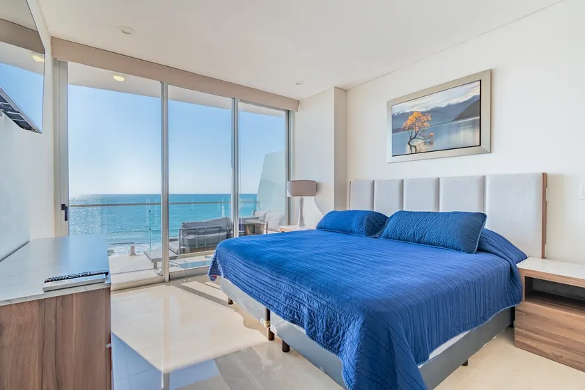 Beautiful Condo at the Foot of the Beach ”Road to the Sea” - Image 1