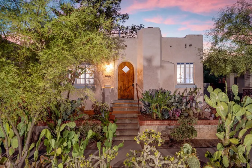 Desert Bloom, Blocks from U of A, 1 BR 1 BA - Image 1