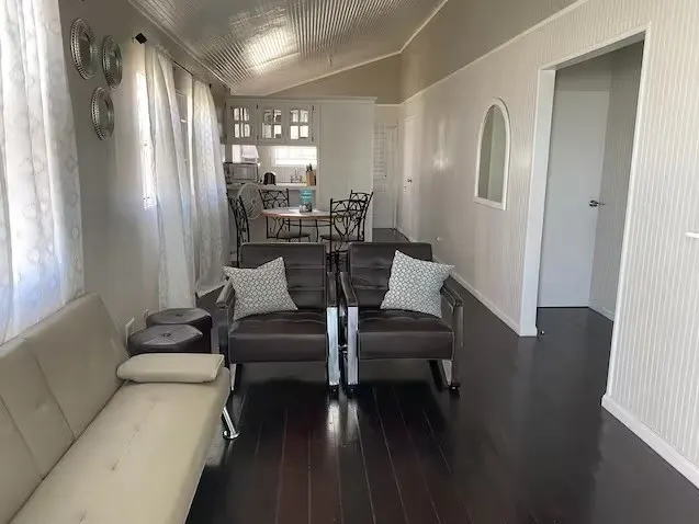 Sheridan's Place - 1 Minute Walk to the Beach - Image 1