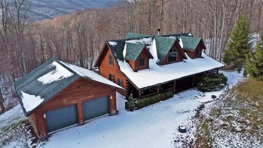 Luxury Mountain Cabin near Snowshoe West Virginia - Image 1