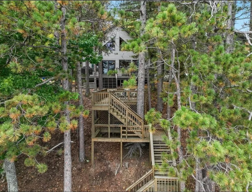 Updated, tranquil retreat on Round Lake - Image 1