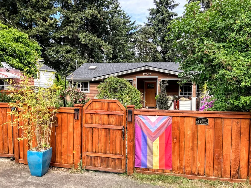 Haller Lake Bungalow Welcome to North Seattle! - Image 1