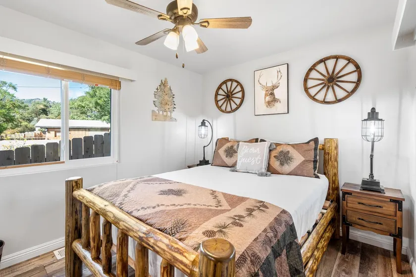Julian Cafe Family Cottage - Image 1