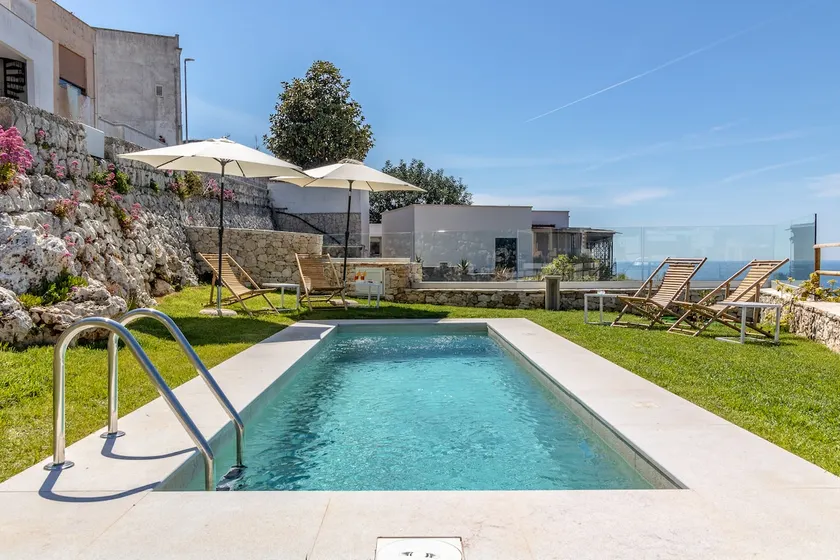 14-Guest Villa with Sea View Pool in Castro - Image 1