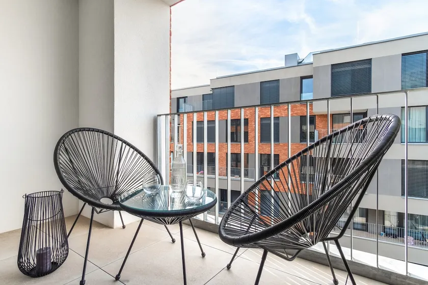 Balcony • TV & Netflix • 100Mbs - Image 1