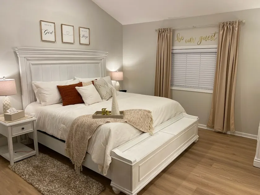 “The Landing Zone” 3 bedroom, 2 bath, 2 car garage - Image 1